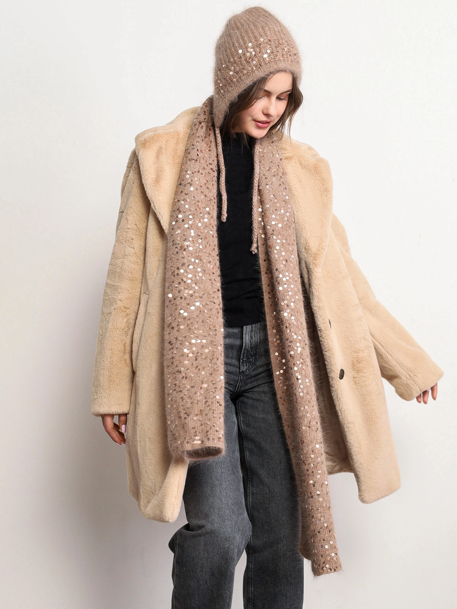 Шарф из ангоры и акрила с пайетками 